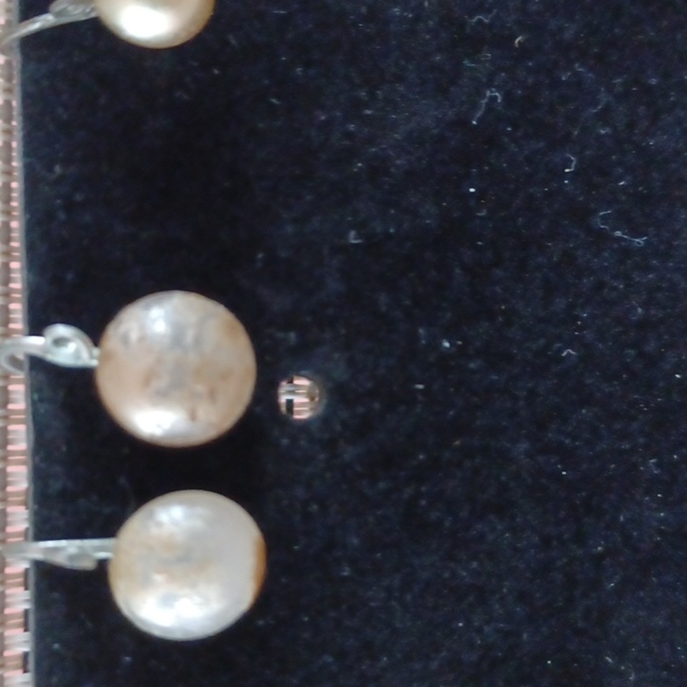 Earings - Picture 2 of 4